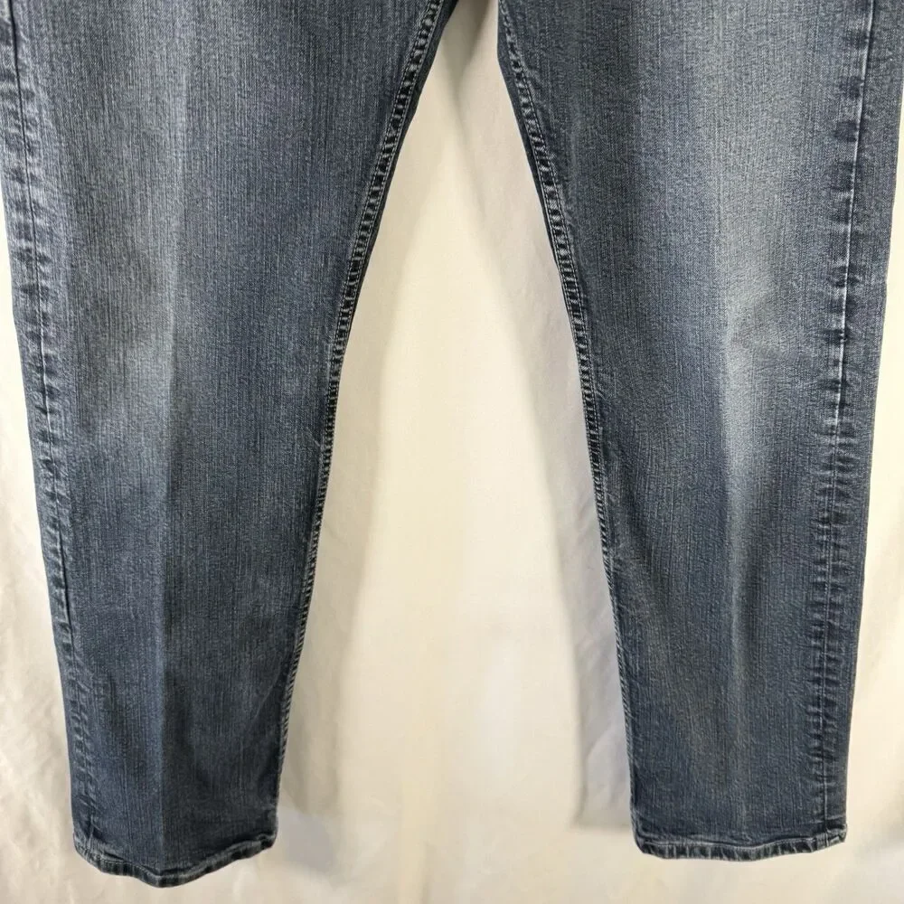 Levi's 505 Jeans Men's 34x32 Medium Wash Denim Straight Leg Flat Front Pockets